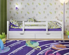 Детская кровать из массива березы Соня-5 (Белый/Лак) в Качканаре - kachkanar.ok-mebel.com | фото