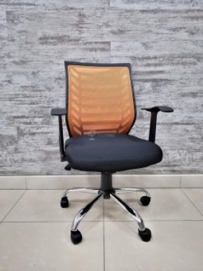 Кресло Barneo K-138 для персонала (черная ткань оранжевая сетка) в Качканаре - kachkanar.ok-mebel.com | фото