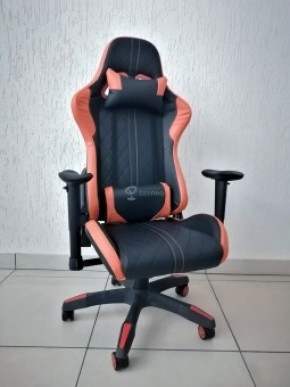 Кресло геймерское Barneo K-52 (черная экокожа оранжевые вставки) в Качканаре - kachkanar.ok-mebel.com | фото 1